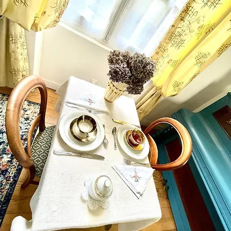 La Maison B - L'auberge Autonome Au Charme Vintage Bed & Breakfast *
