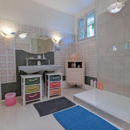 La Maison B - L'auberge Autonome Au Charme Vintage *